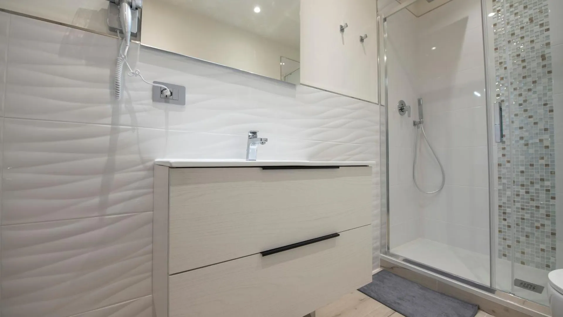 243B - Appartamento Mignon - Sara Home Chiavari, 200Metri Dal Mare Chiavari